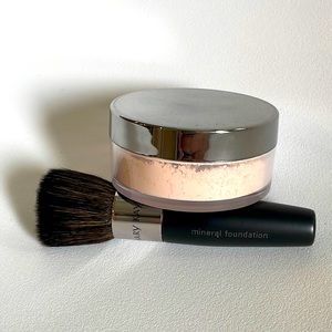 Mineral powder foundation and brush